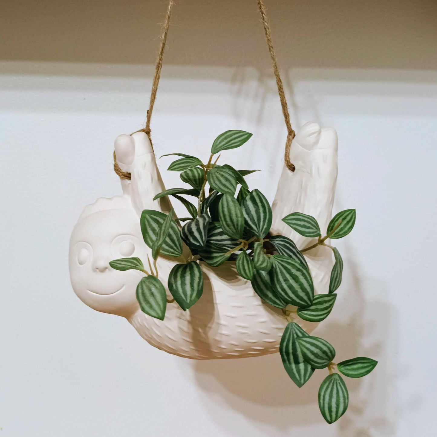 Homeware - Sloth hanging planter