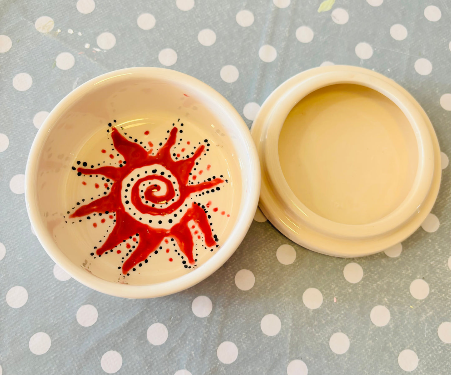 Homeware - NEW Round trinket box